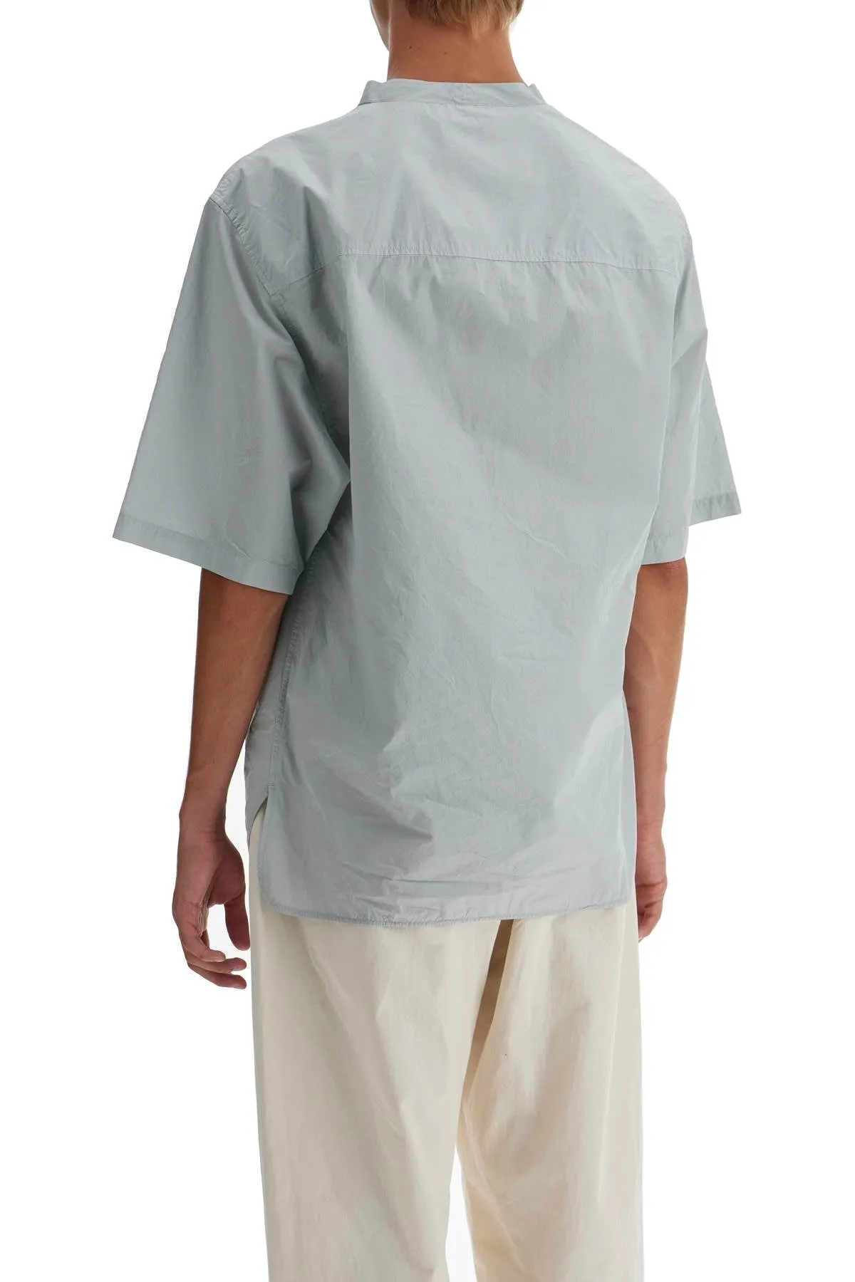 closed short-sleeved shirt