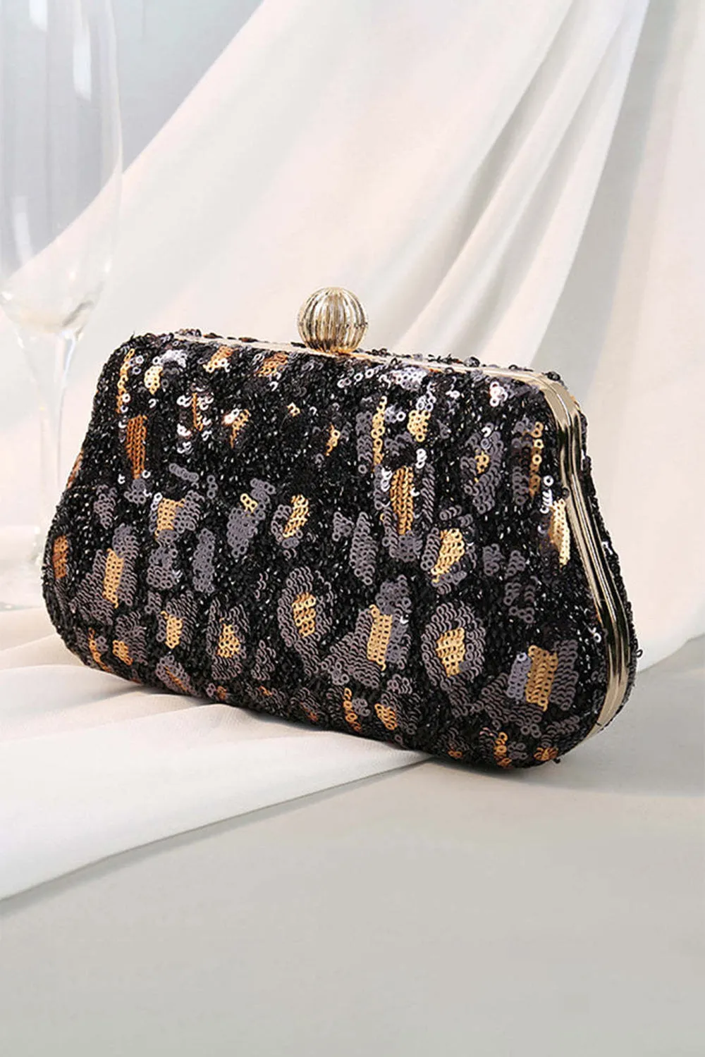 Eye-Catching Leopard Clutch Bag