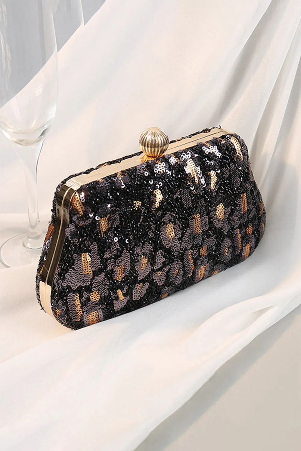 Eye-Catching Leopard Clutch Bag