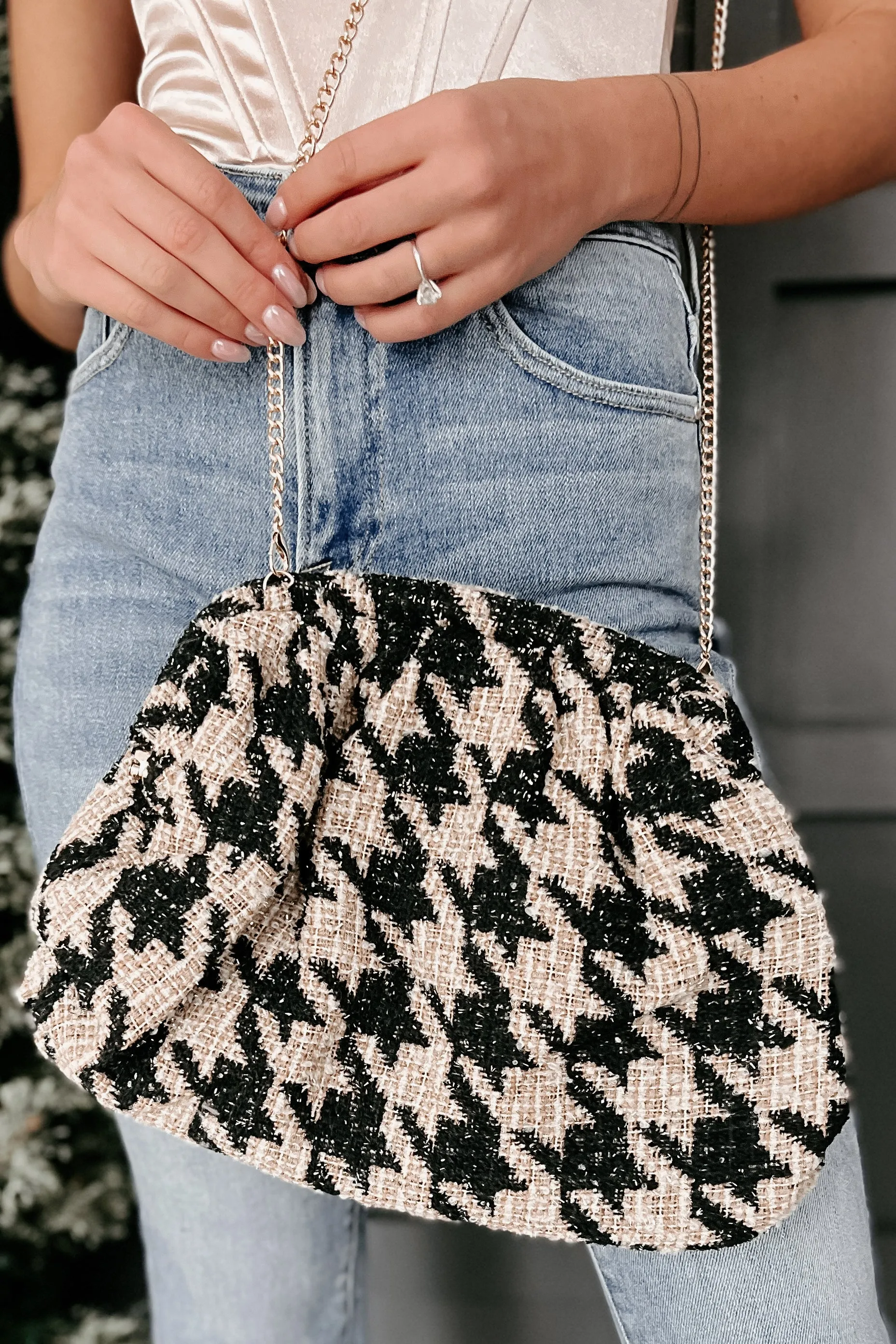 In A New York Minute Houndstooth Clutch (Taupe/Black)