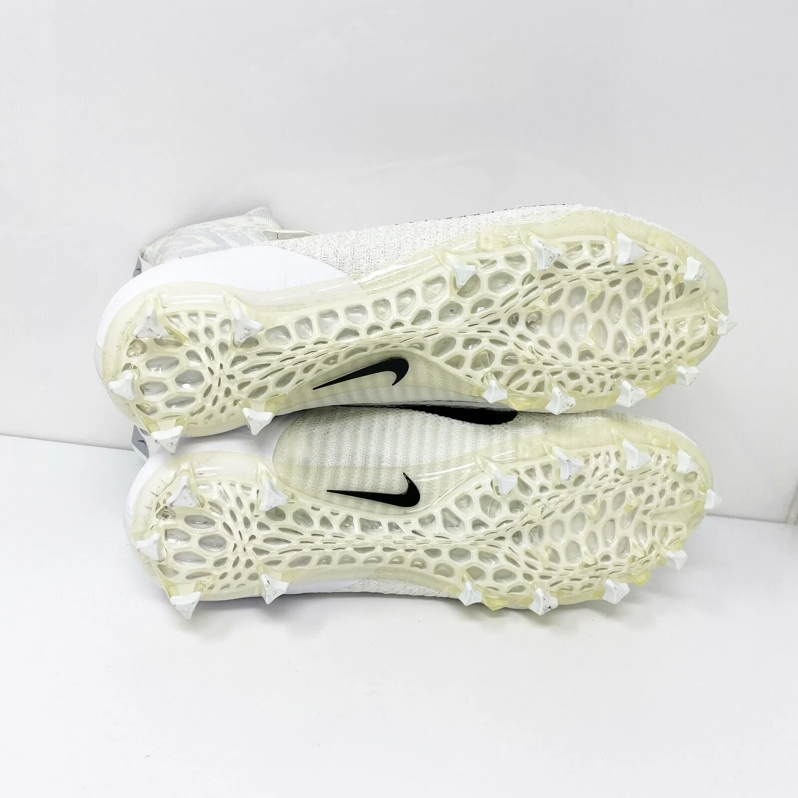 Nike Mens Alpha Menace Elite 2 AO3374-101 White Football Cleats Shoes Size 12.5