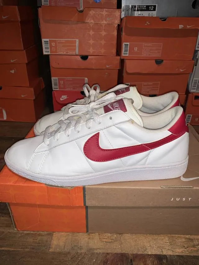 NIKE TENNIS CLASSIC WHITE RED SIZE 11.5