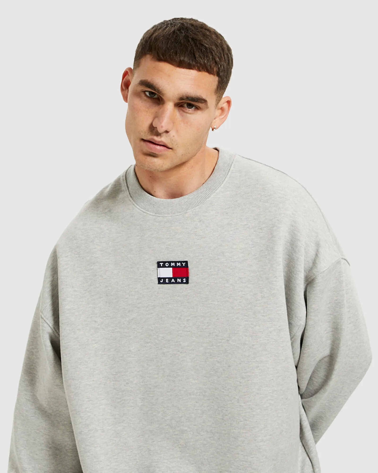 Tommy Jeans TJM Tommy Badge Crew Jumper Light Heather Grey